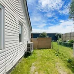 Cozy 2Br House Near Centre With Bbq, Backyard, And Netflix