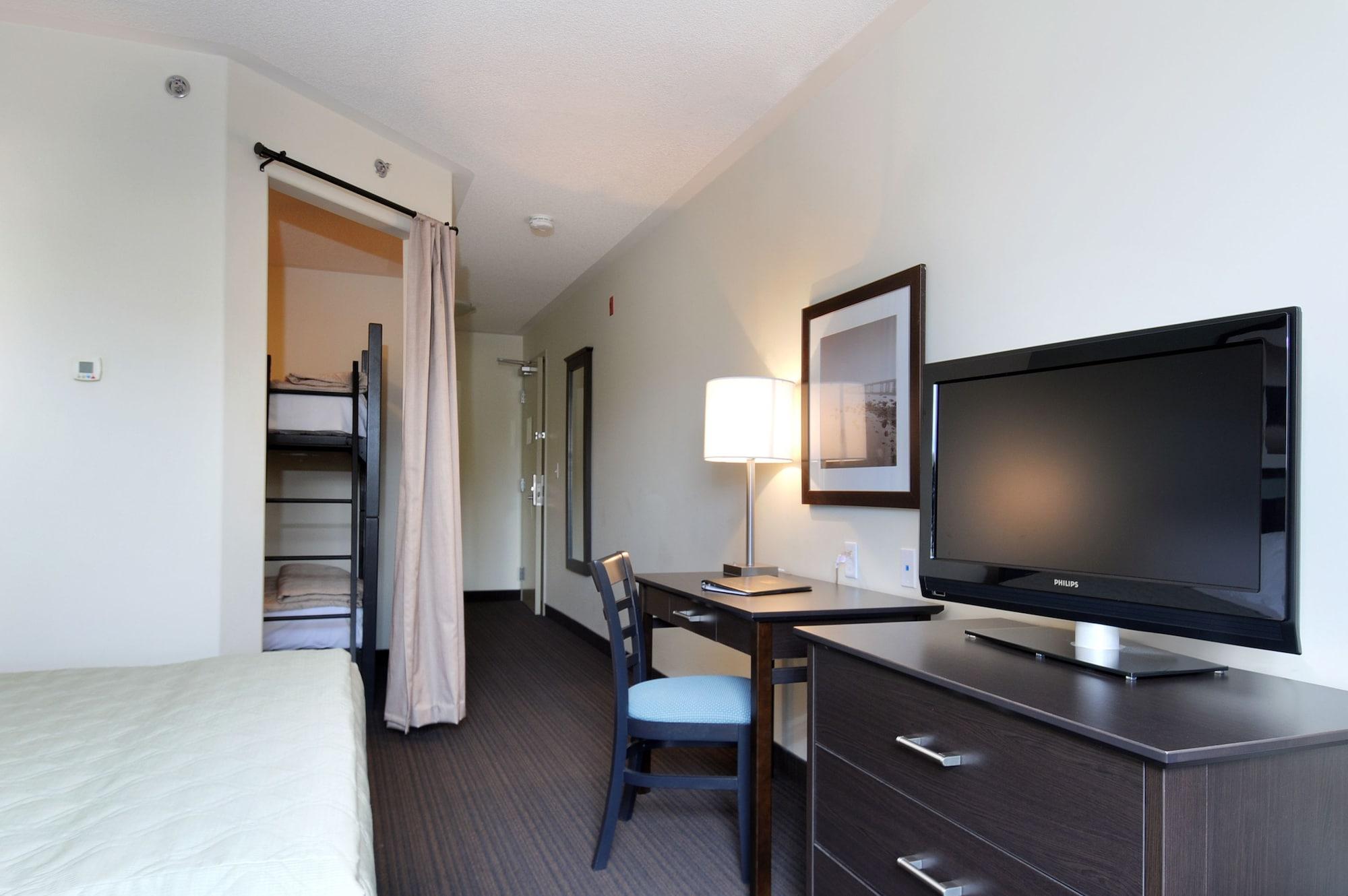 Super 8 By Wyndham Hotel