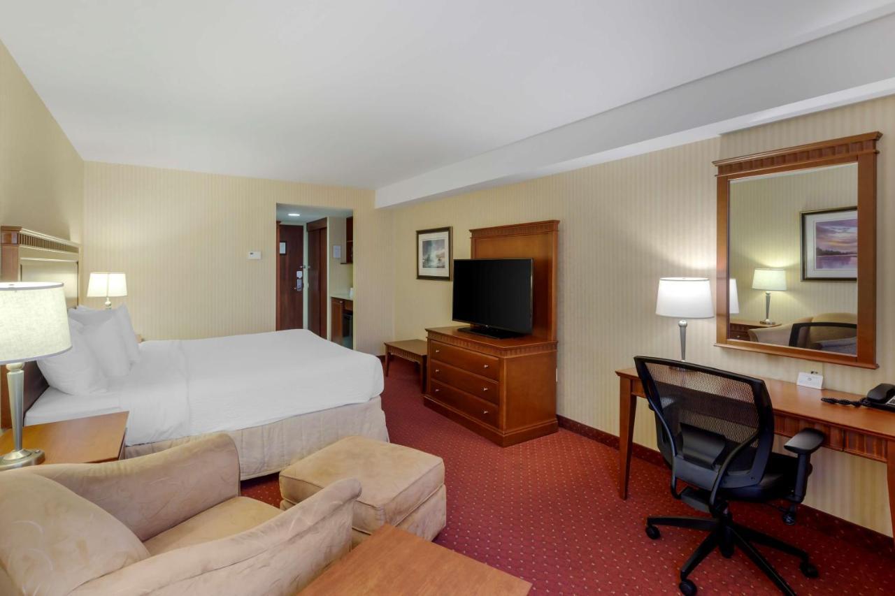 Western Otonabee Hotel