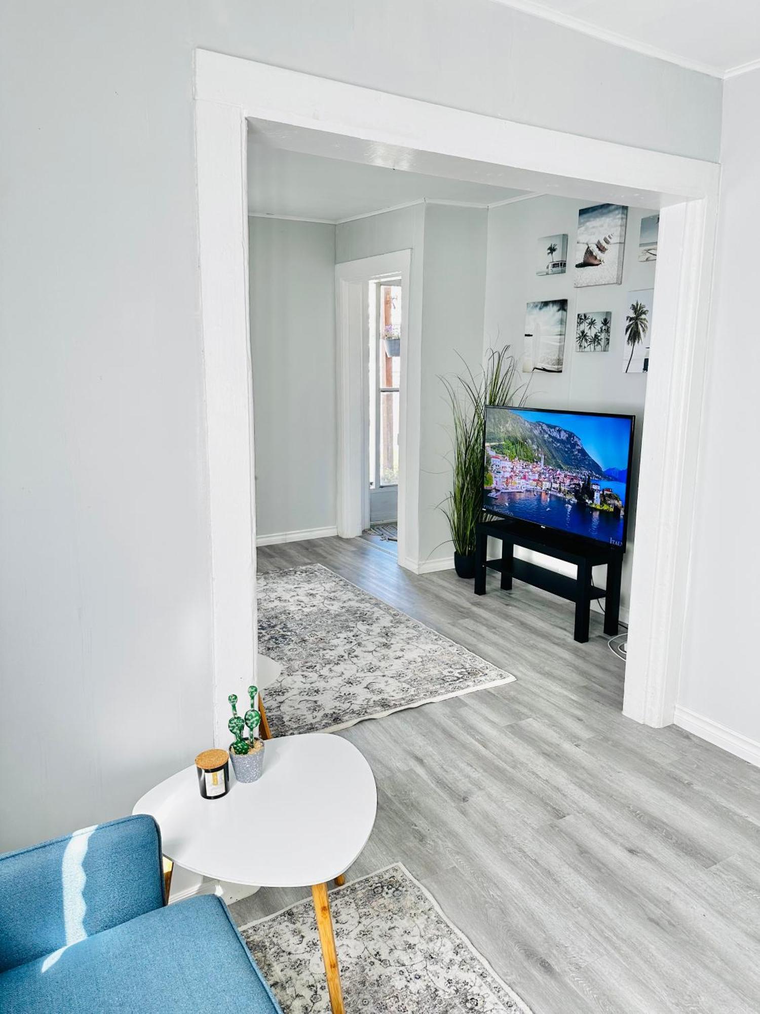 Cozy 2br House Near Centre With Patio, Bbq, Backyard, And Netflix