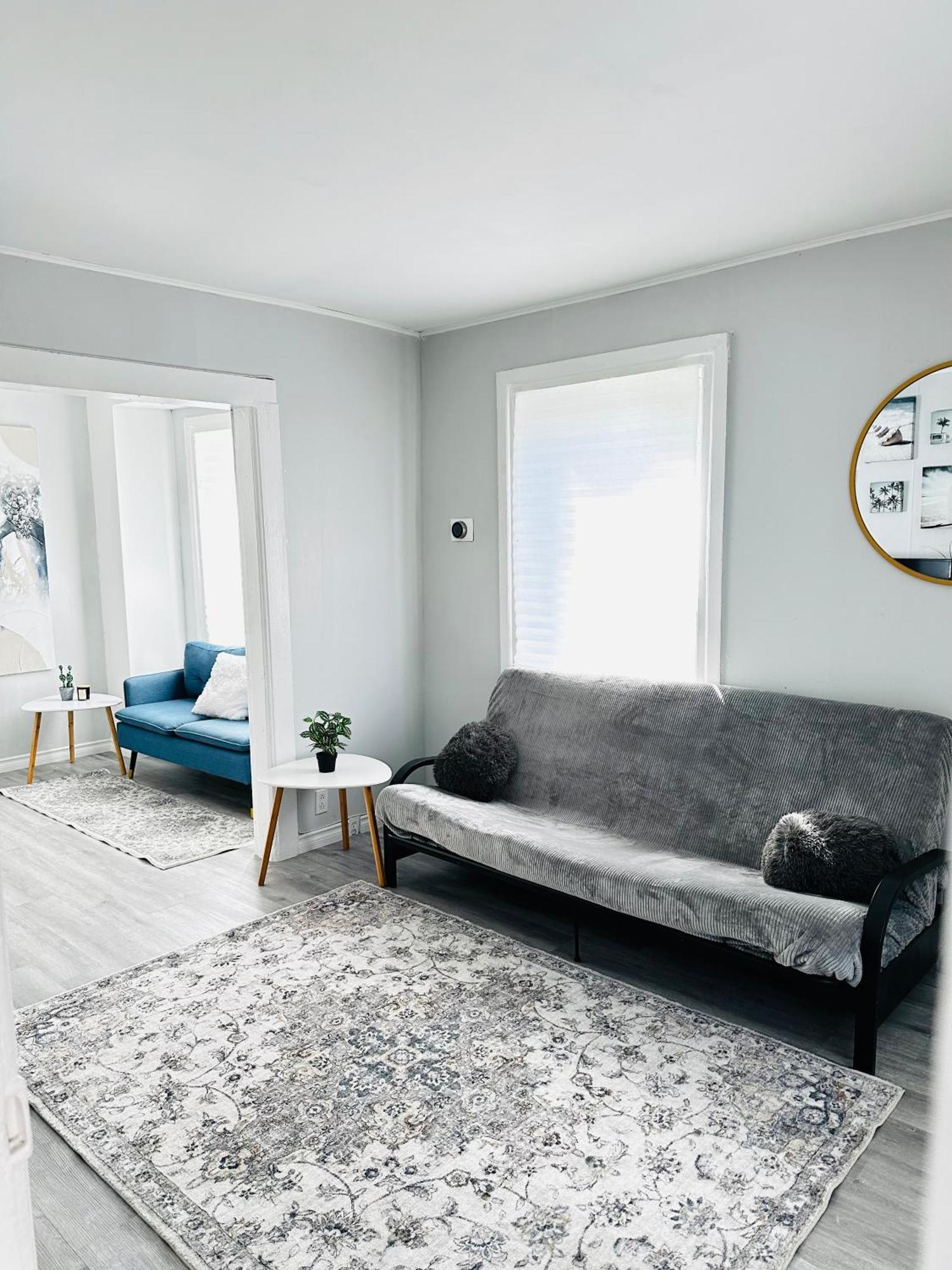 Cozy 2br House Near Centre With Patio, Bbq, Backyard, And Netflix Apartment