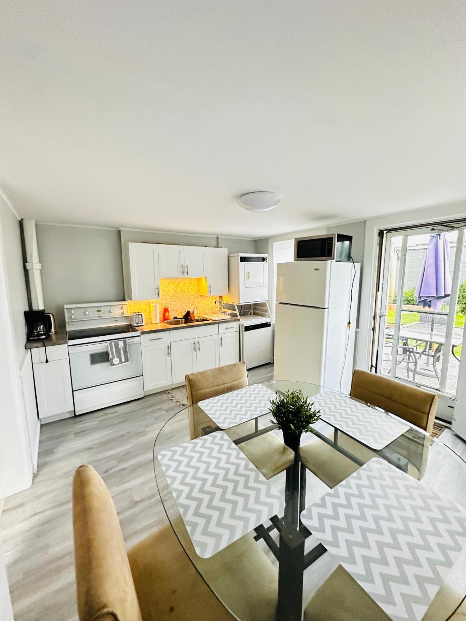 Cozy 2br House Near Centre With Patio, Bbq, Backyard, And Netflix * Peterborough