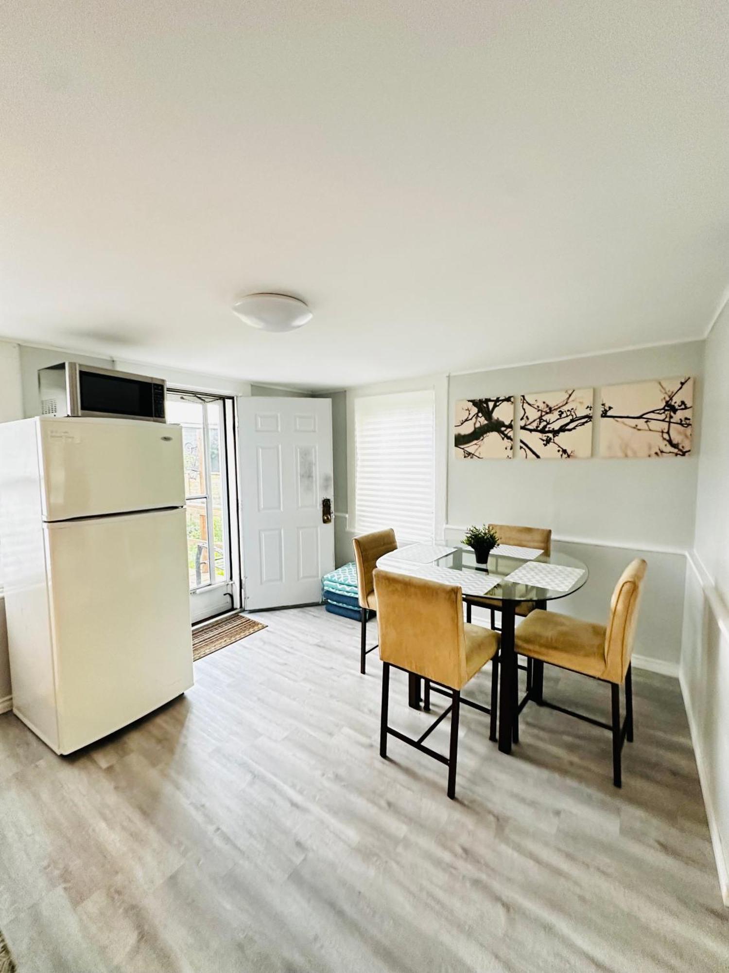Cozy 2br House Near Centre With Patio, Bbq, Backyard, And Netflix *