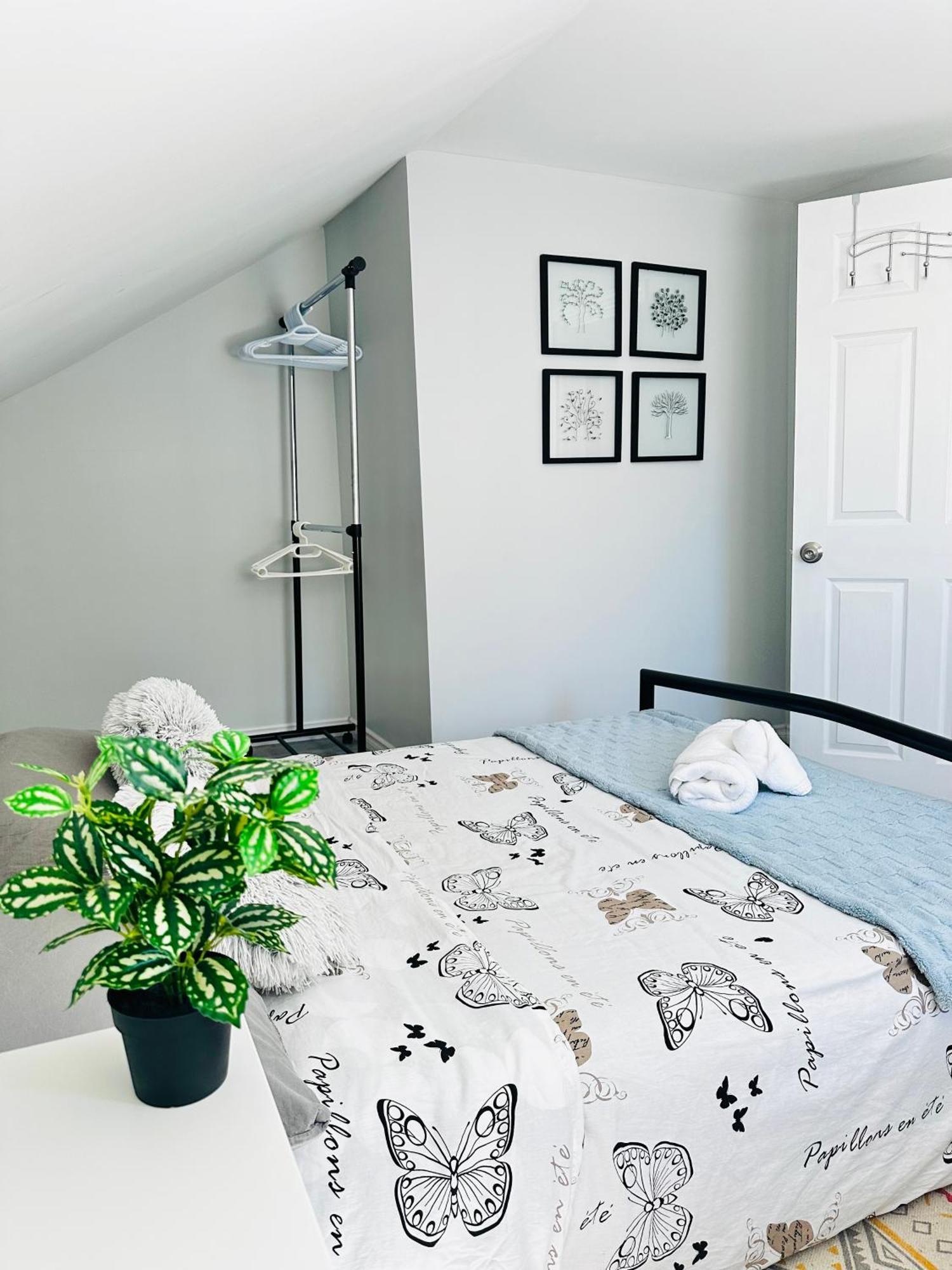 Cozy 2br House Near Centre With Patio, Bbq, Backyard, And Netflix * Peterborough