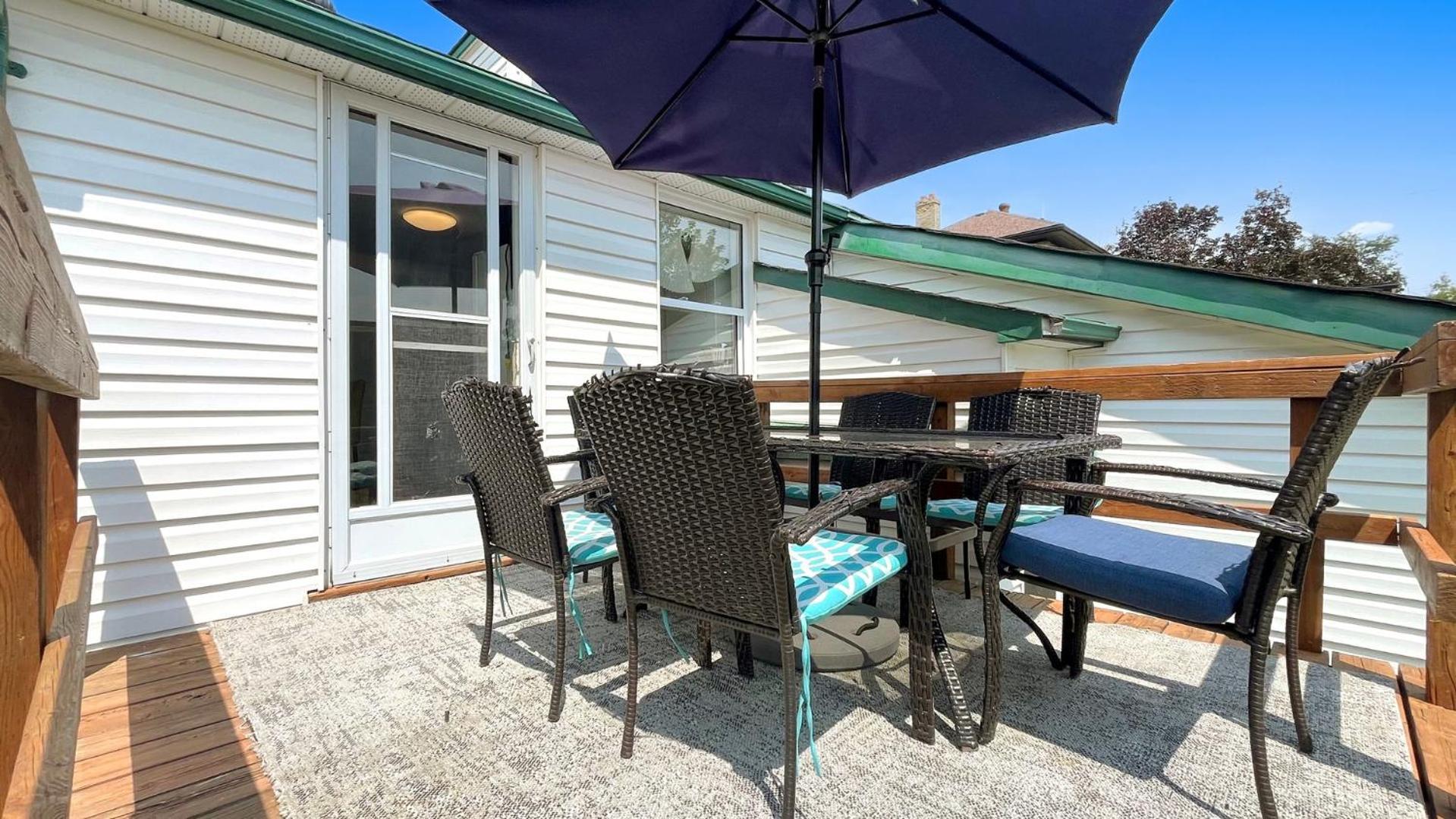 Cozy 2br House Near Centre With Patio, Bbq, Backyard, And Netflix Apartment *