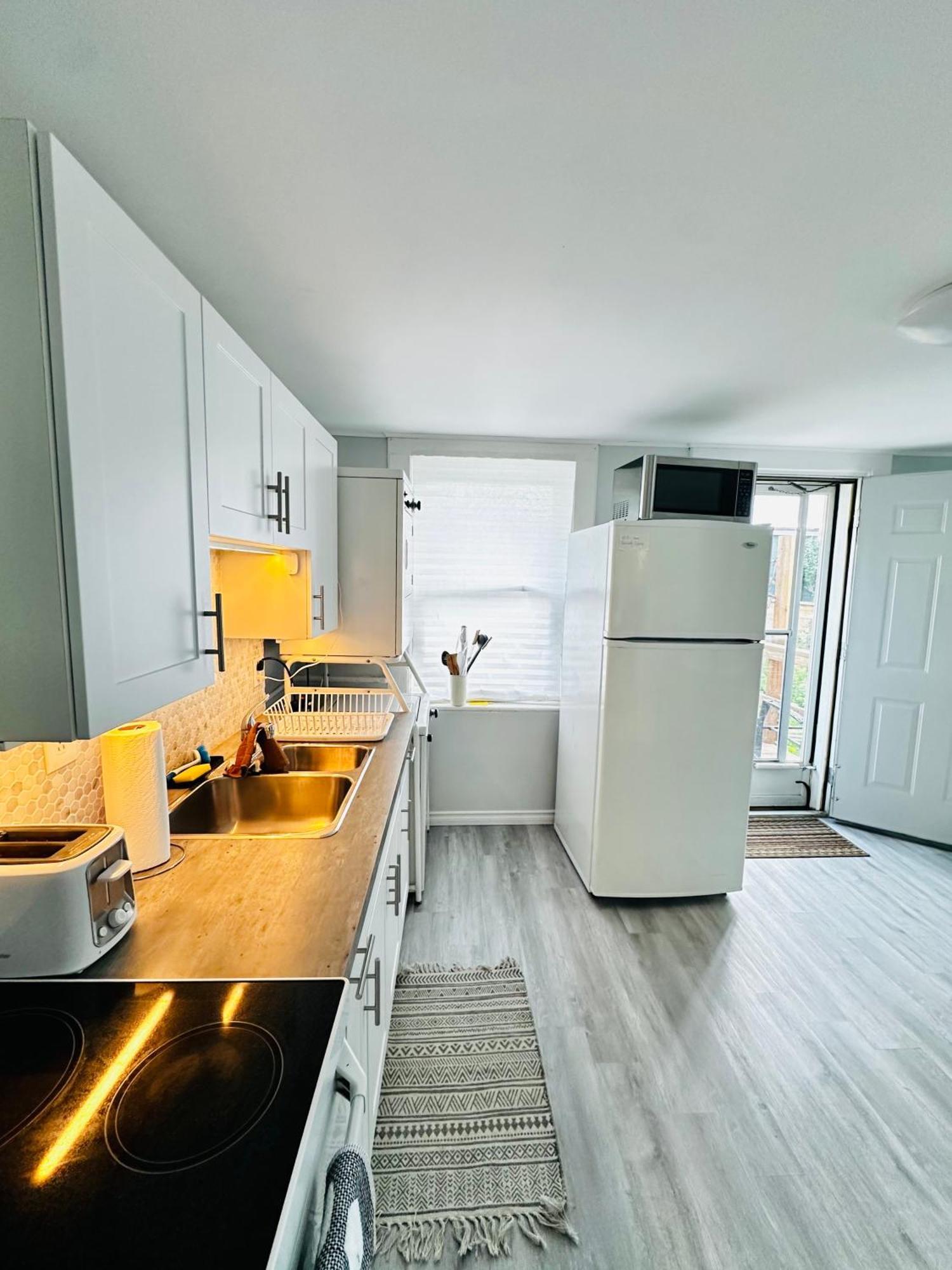 Cozy 2br House Near Centre With Patio, Bbq, Backyard, And Netflix * Peterborough