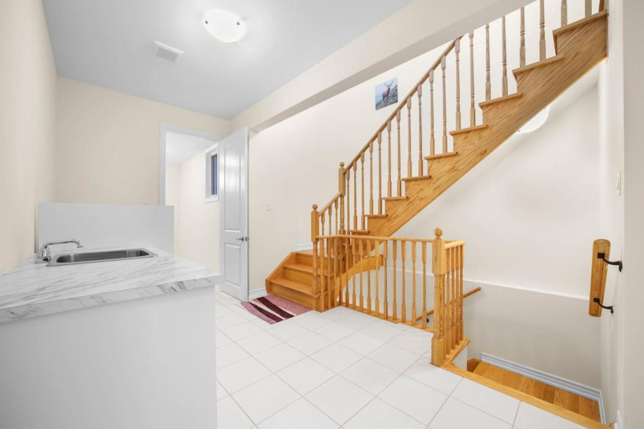 Chic 2br House, Newly Renovated, Spot Holiday home Peterborough