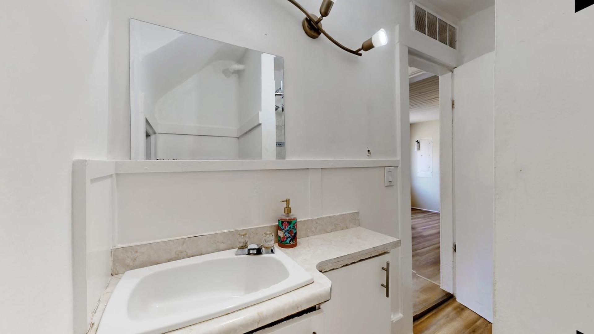 Cozy 2br House Near Centre With Bbq, Backyard, And Netflix Holiday home *
