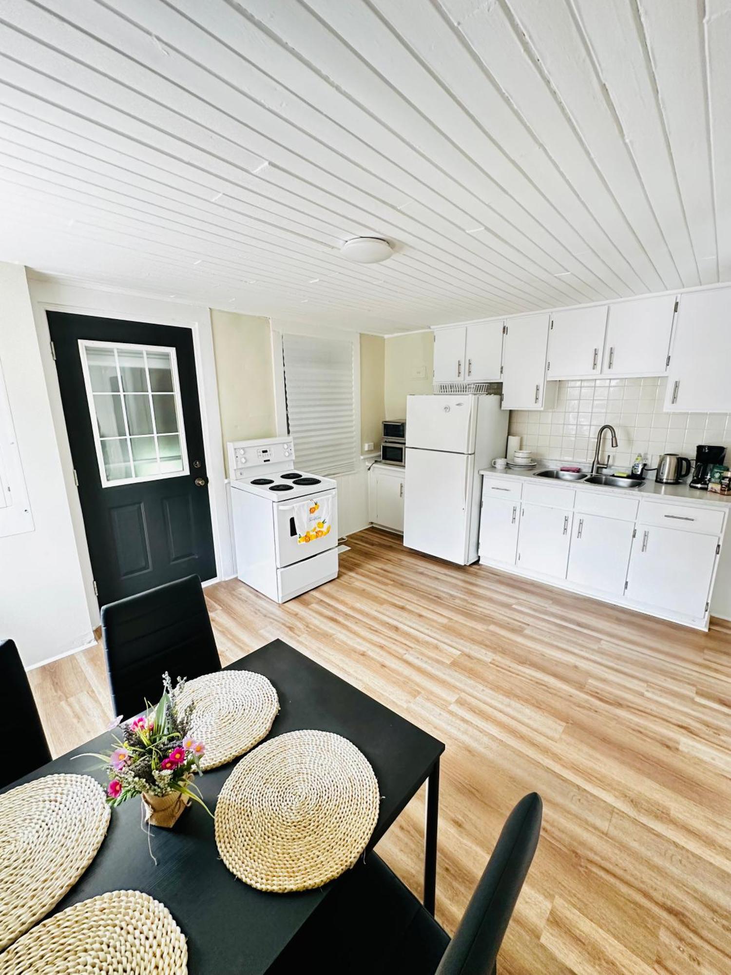 Cozy 2br House Near Centre With Bbq, Backyard, And Netflix Holiday home *