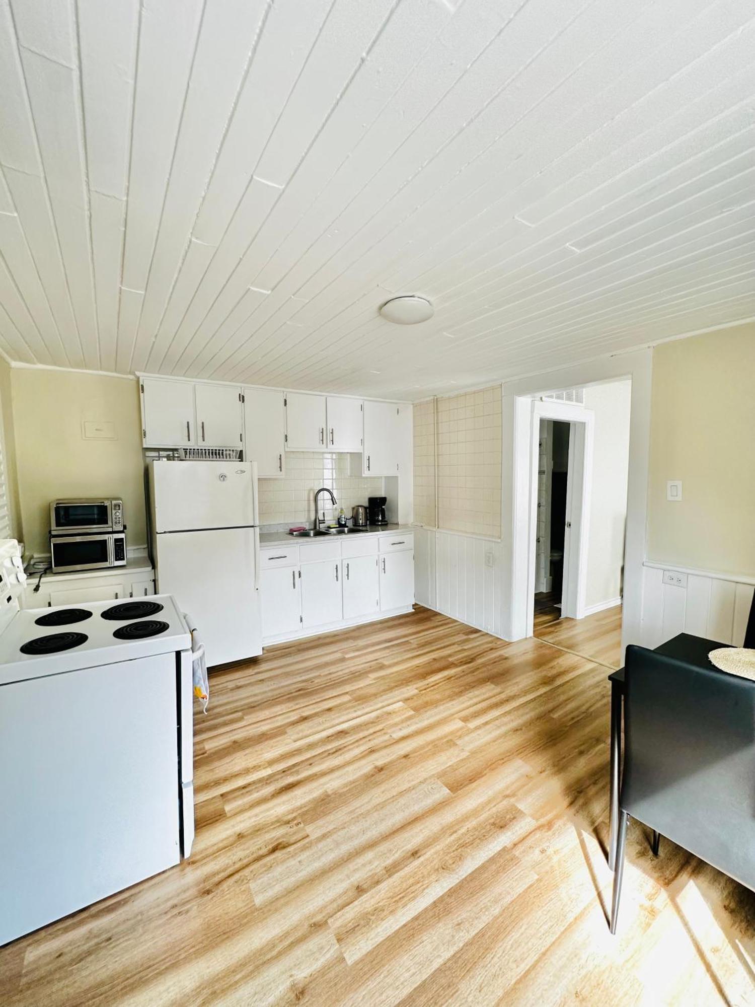 Cozy 2br House Near Centre With Bbq, Backyard, And Netflix Holiday home Peterborough