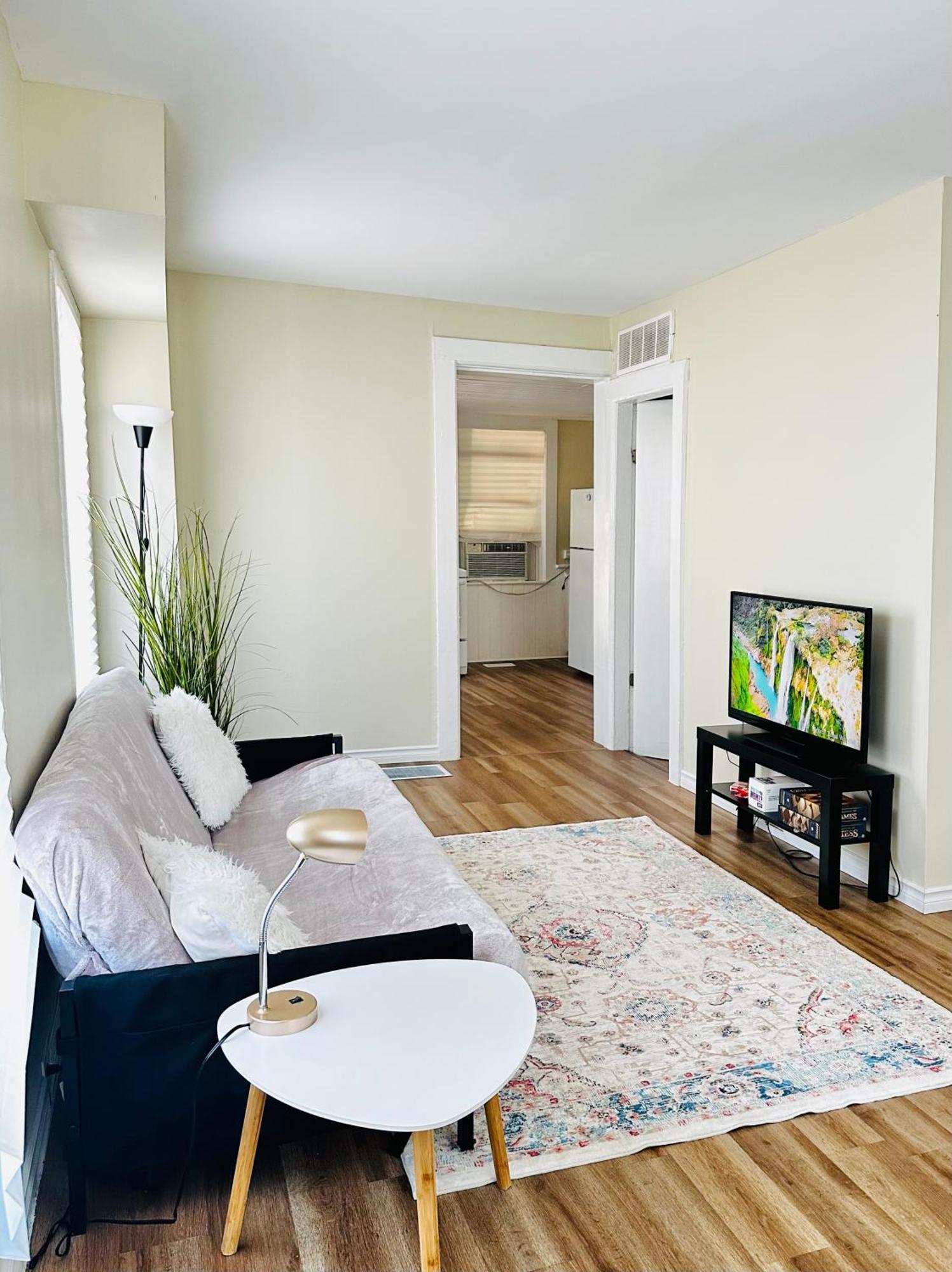 Cozy 2br House Near Centre With Bbq, Backyard, And Netflix Holiday home Peterborough