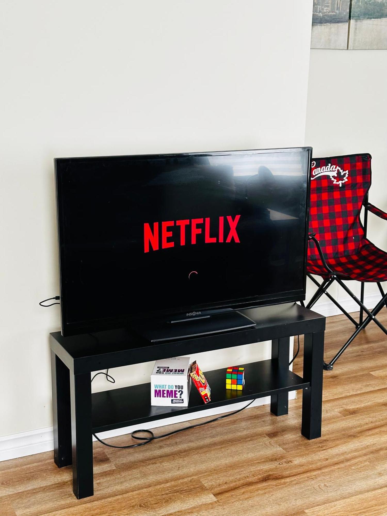 Cozy 2br House Near Centre With Bbq, Backyard, And Netflix *