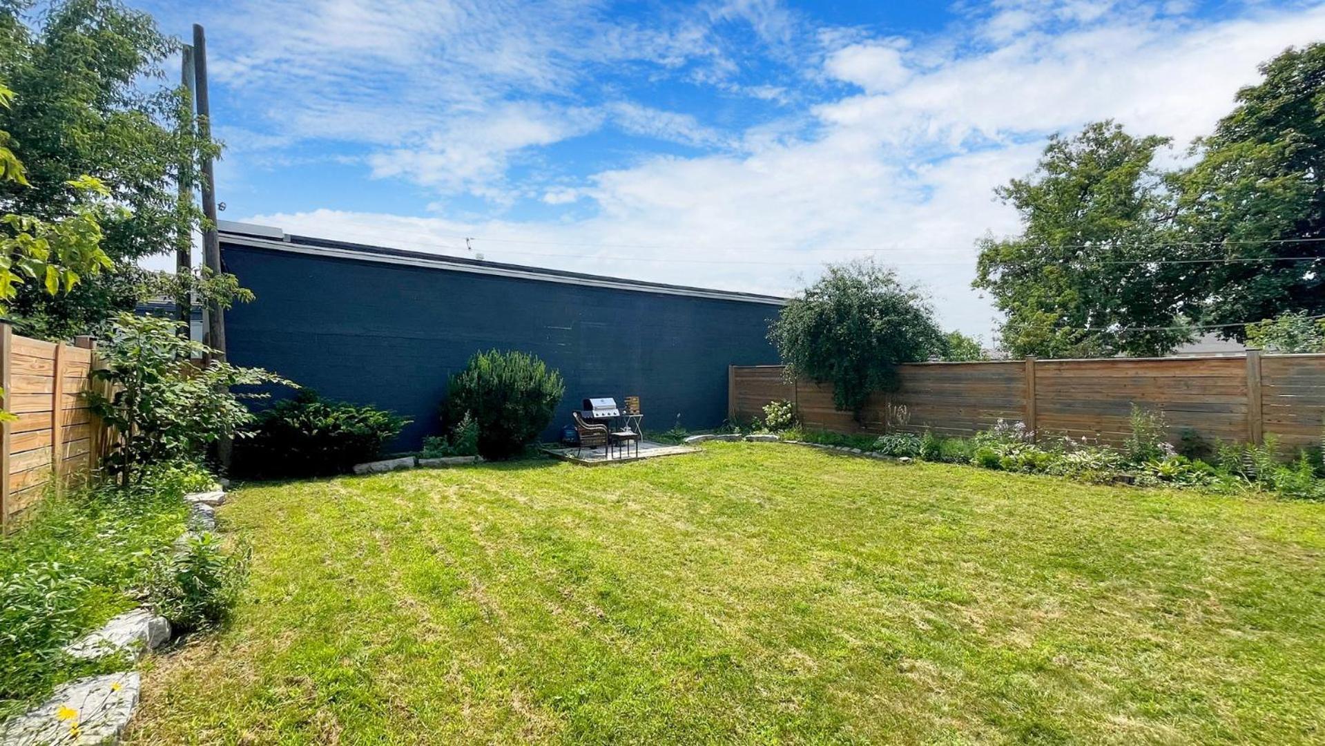Cozy 2br House Near Centre With Bbq, Backyard, And Netflix Holiday home Peterborough