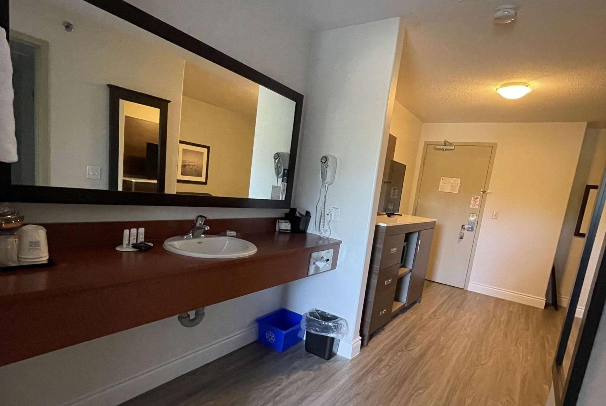 Hotel Super 8 By Wyndham 3*