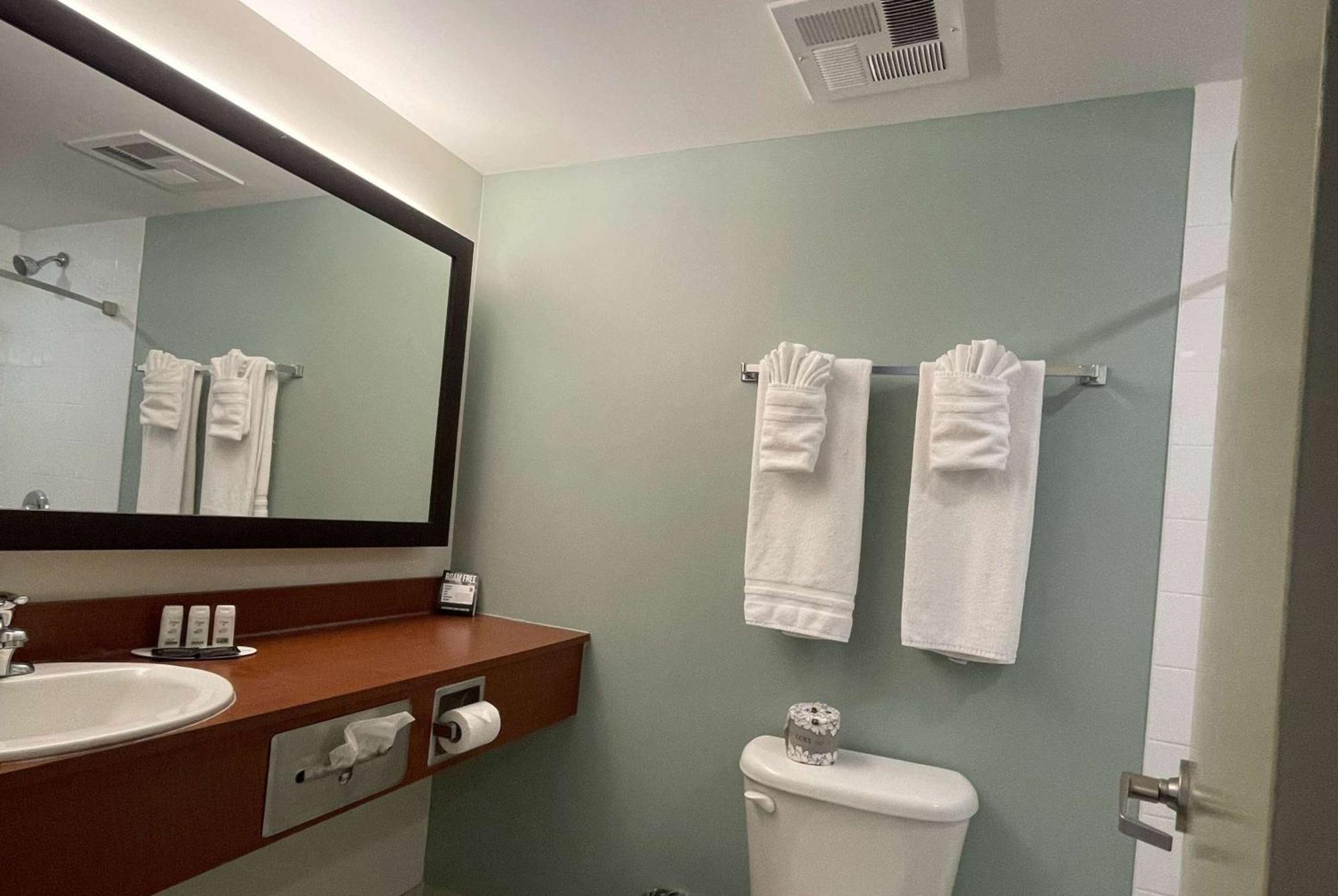 Super 8 By Wyndham Hotel Peterborough