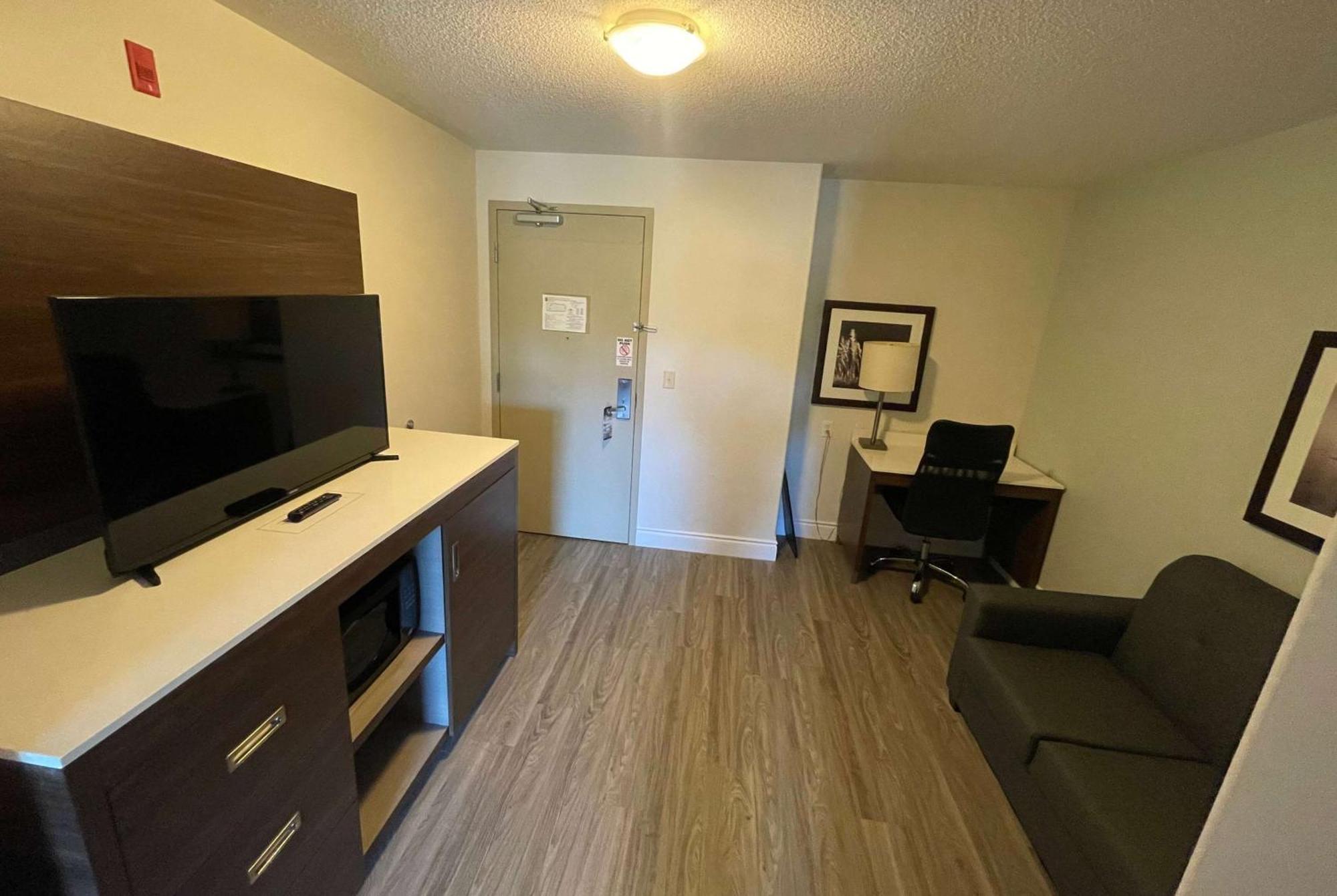 Super 8 By Wyndham Hotel 3*