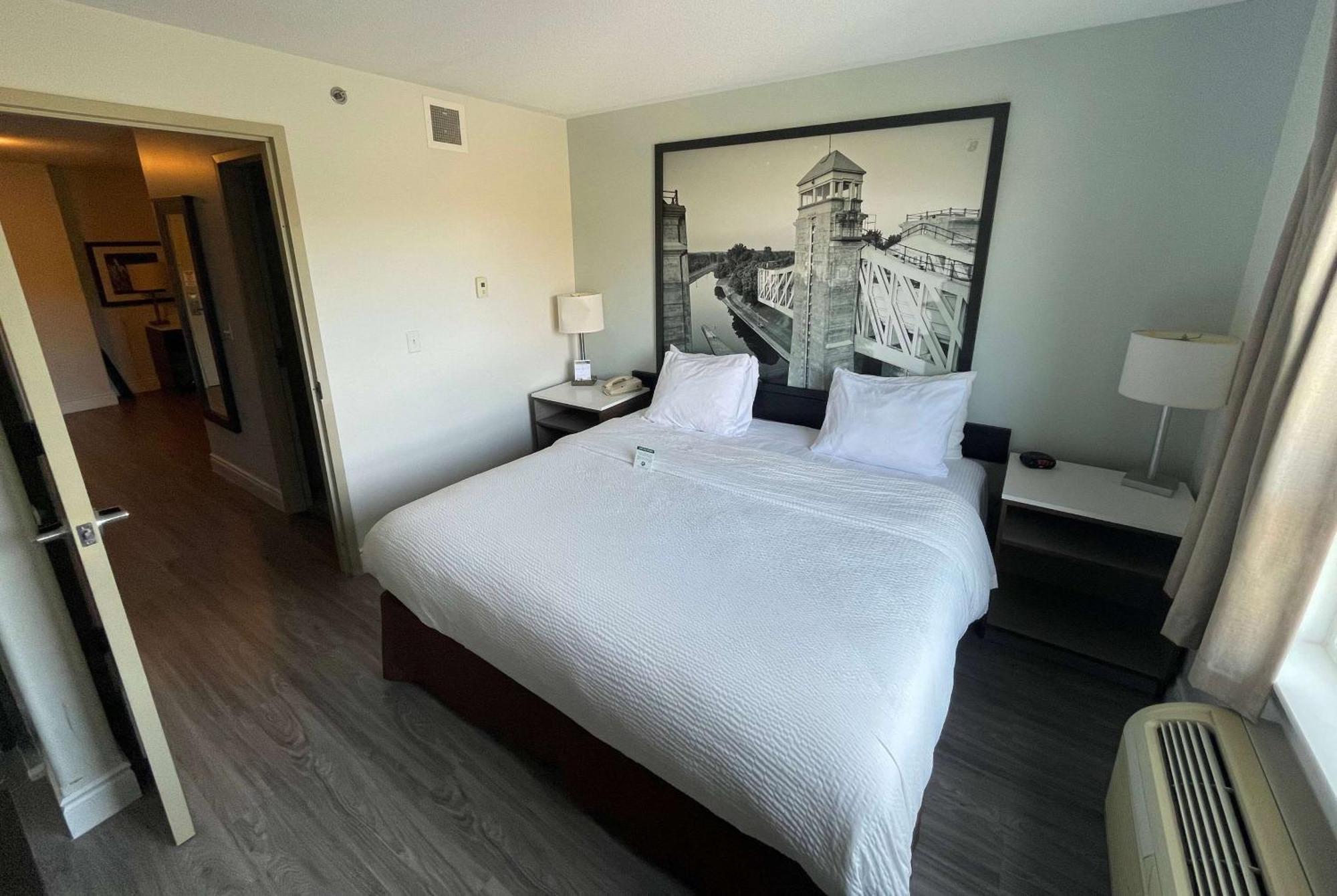 Super 8 By Wyndham Hotel Peterborough