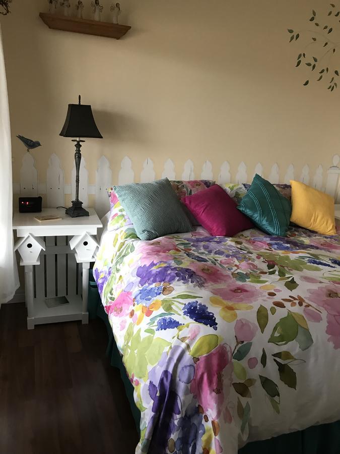 Golden Pathways Retreat Bed & Breakfast