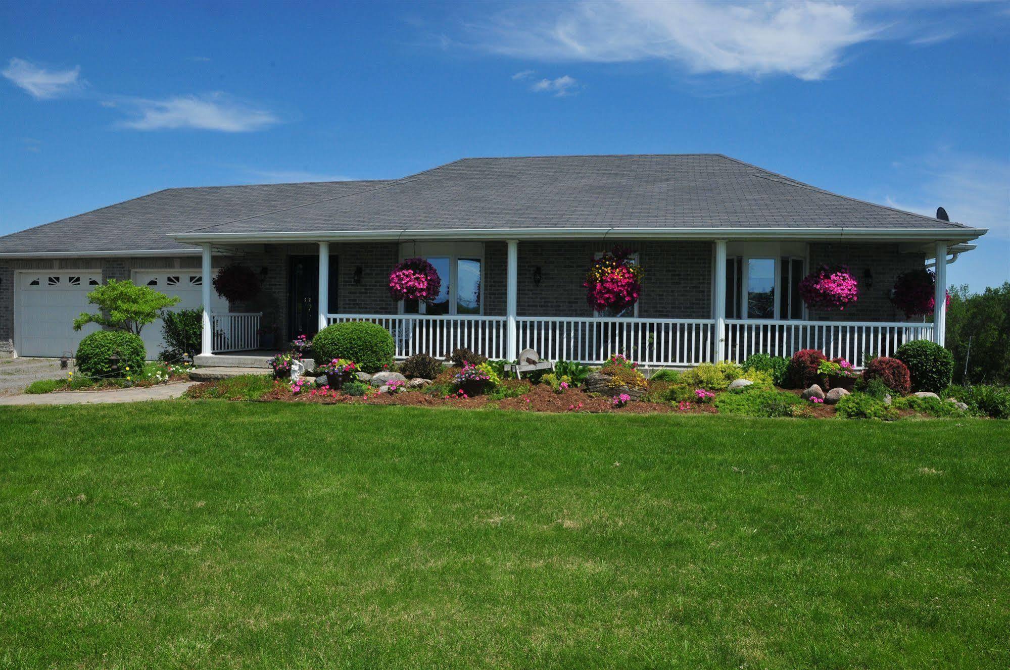 Golden Pathways Retreat Bed & Breakfast 3*