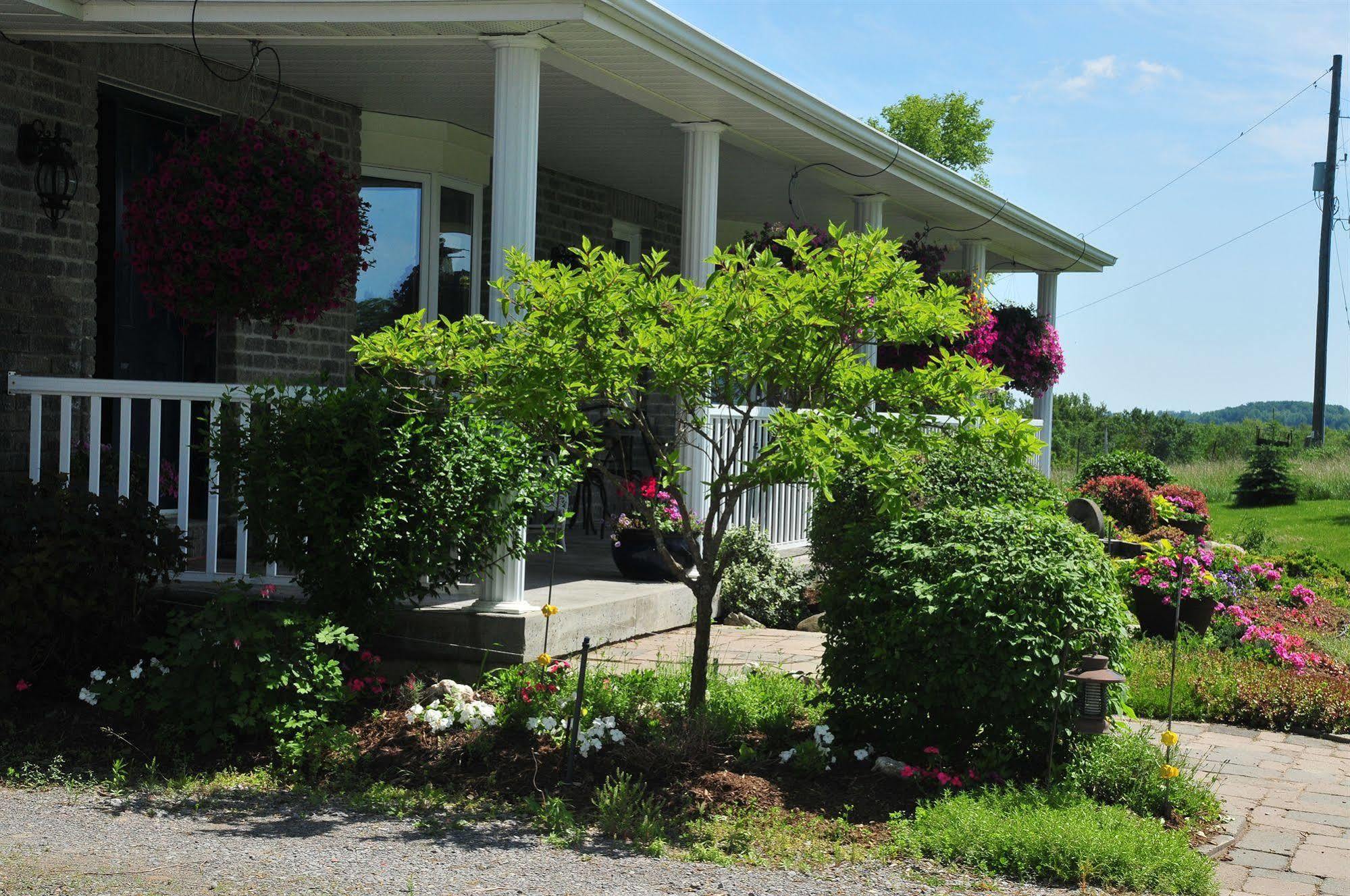 Golden Pathways Retreat Bed & Breakfast 3*