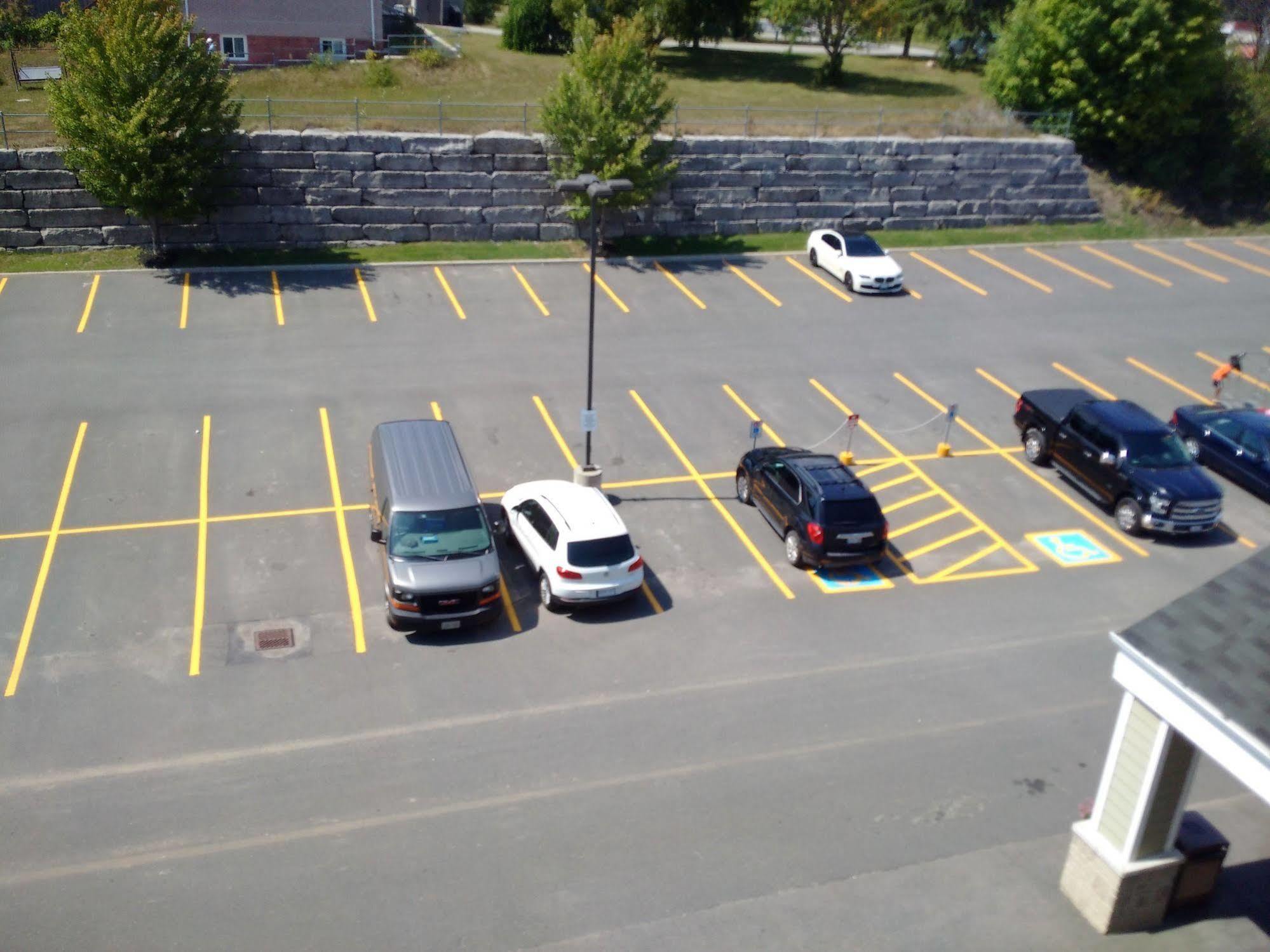 Super 8 By Wyndham Hotel Peterborough