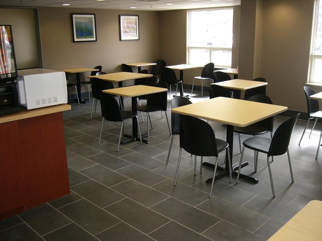 Super 8 By Wyndham Hotel