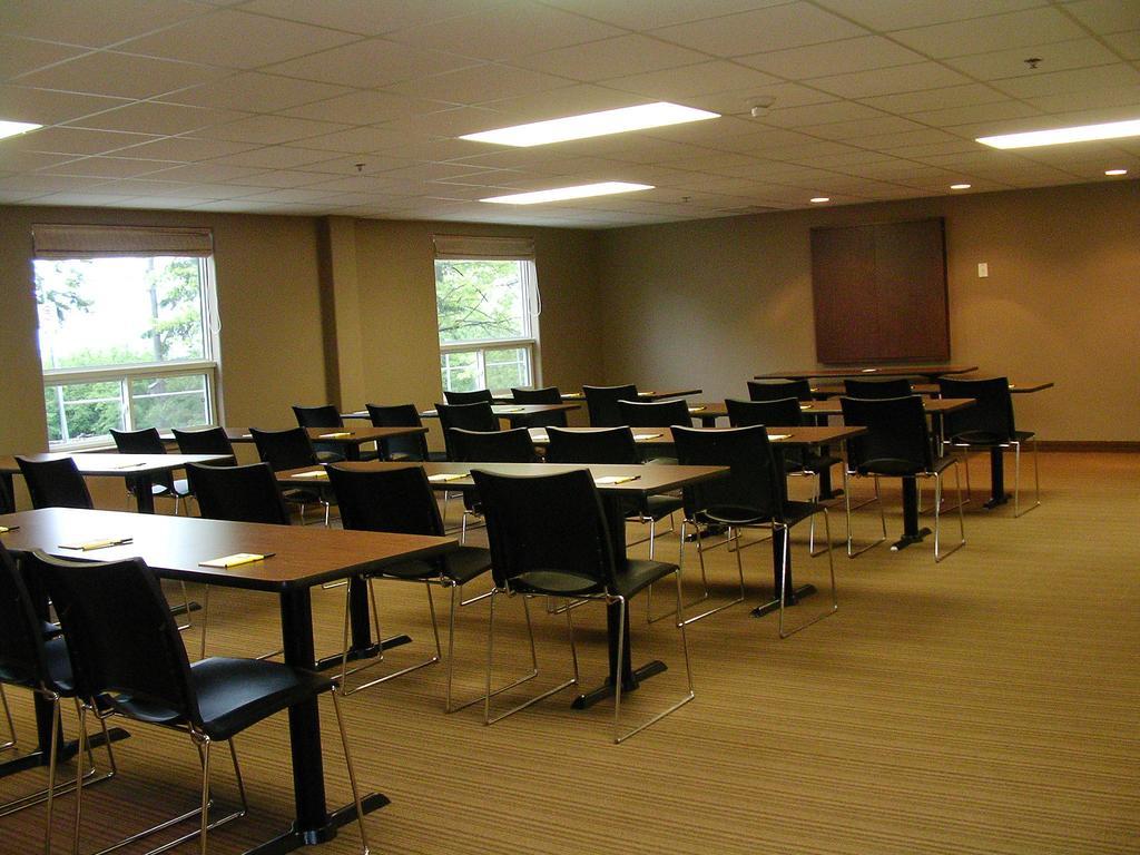 Hotel Super 8 By Wyndham Peterborough