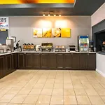 Comfort Hotel & Suites