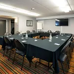 Comfort Hotel & Suites