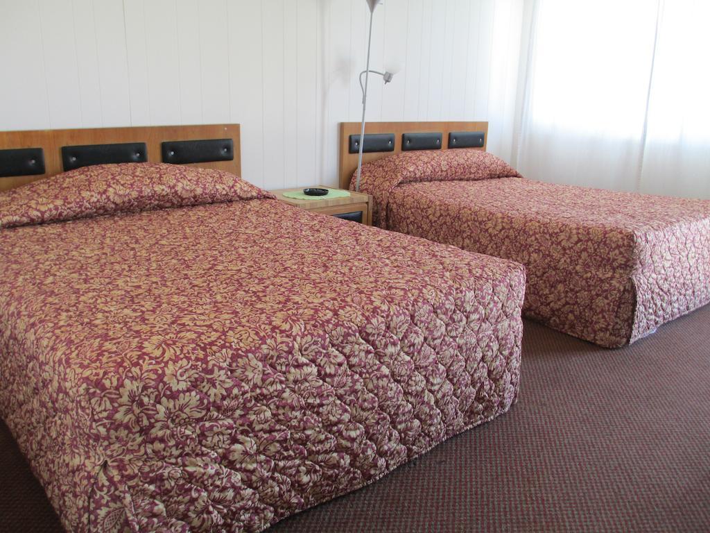 Peterboro Express Motel 3*