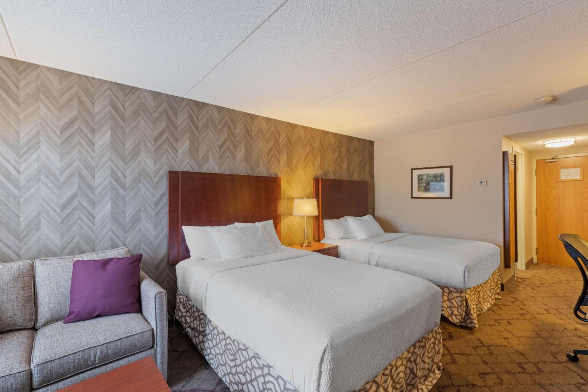 Western Otonabee Hotel 3*