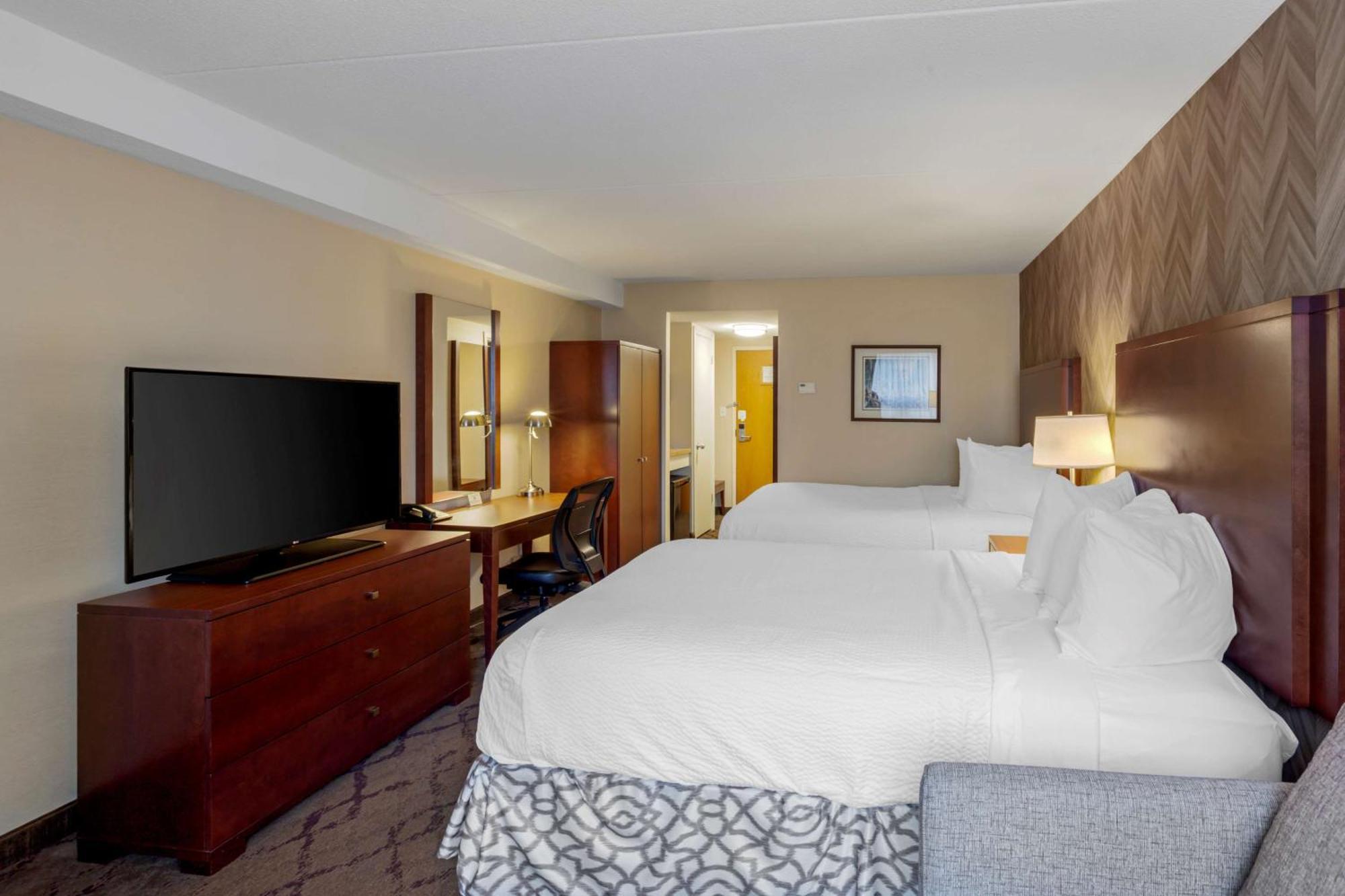Western Otonabee Hotel 3*