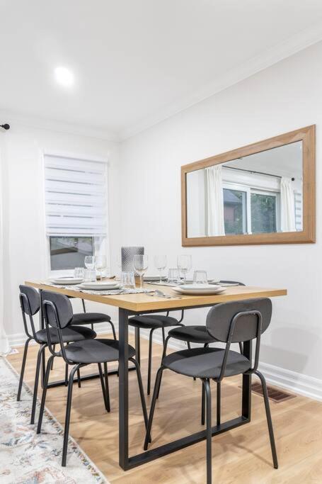 Modern With King Bed, 5 Mins To Hospital Apartment *
