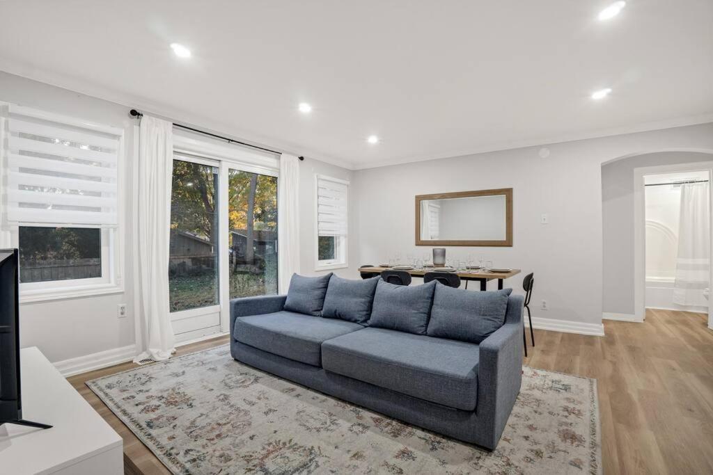Modern With King Bed, 5 Mins To Hospital Apartment