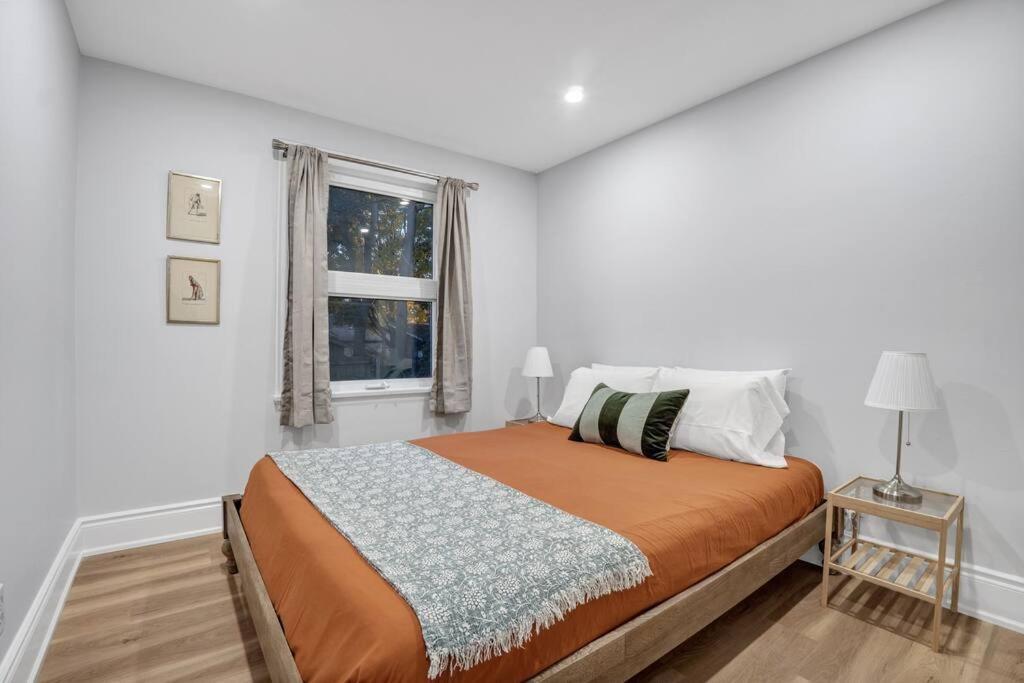 Modern With King Bed, 5 Mins To Hospital Apartment *