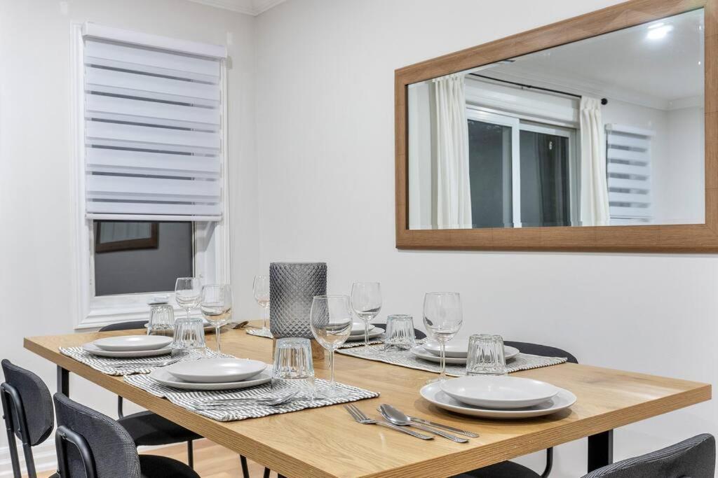 Modern With King Bed, 5 Mins To Hospital Apartment Peterborough
