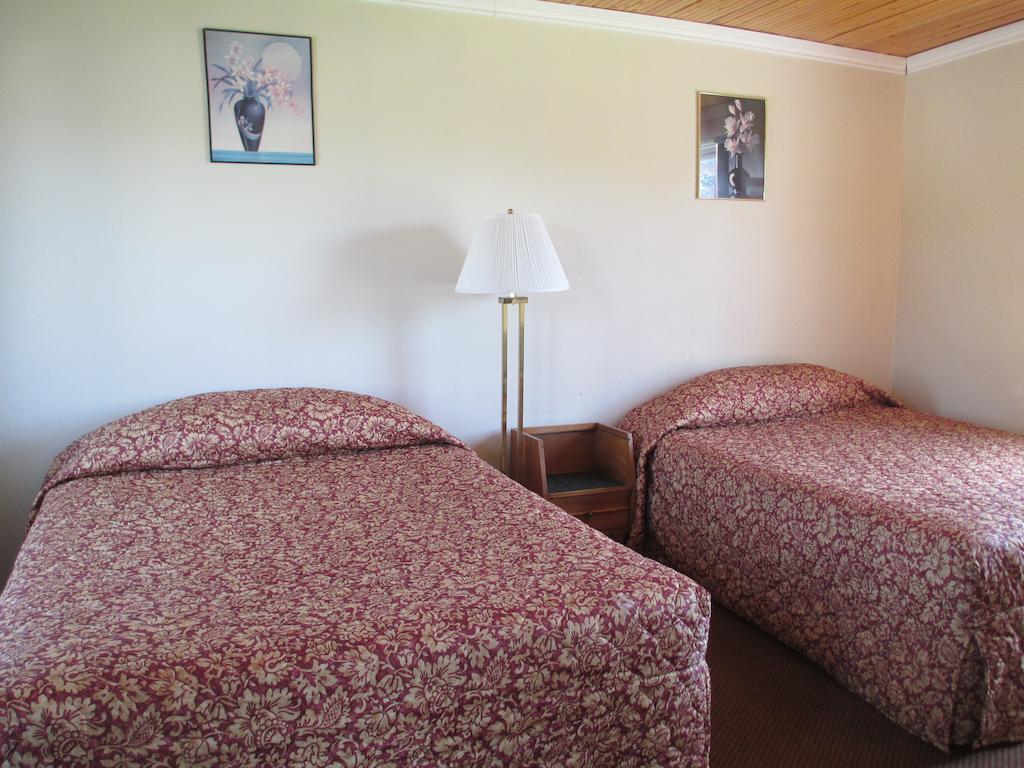Motel Peterboro Express Peterborough