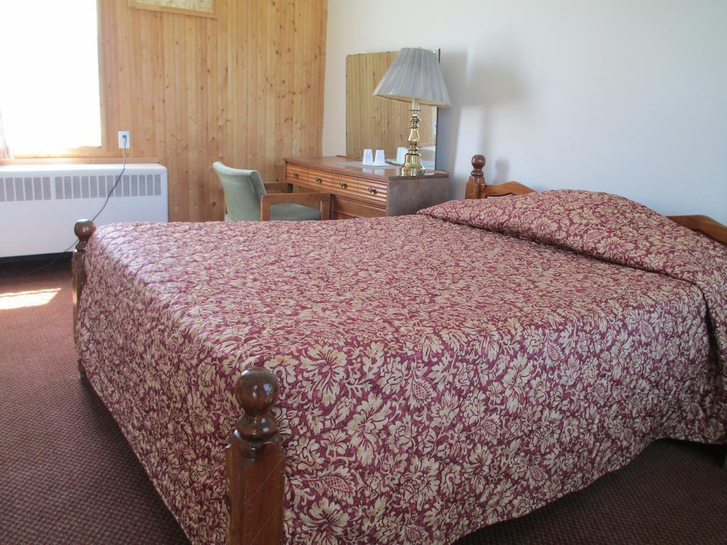 Motel Peterboro Express Peterborough