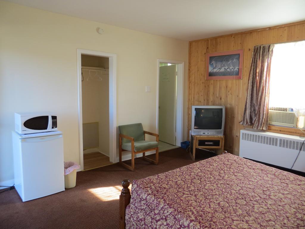 Motel Peterboro Express Peterborough