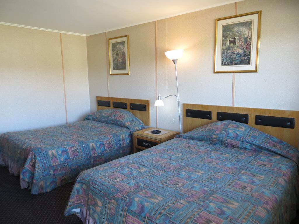 Motel Peterboro Express
