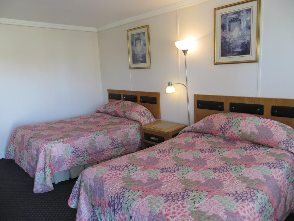 Peterboro Express Motel Peterborough